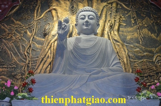 Tượng Phật Thích Ca Mâu Ni trong chính điện Thiền Viện Trúc Lâm Hàm Rồng​