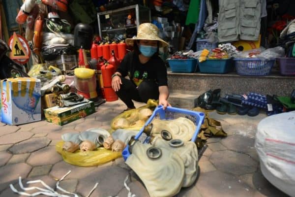 Khi chọn mua các sản phẩm phòng cháy chữa cháy (PCCC) trên thị trường, người tiêu dùng cần chú ý tới nguồn gốc, xuất xứ của món hàng, tránh mua phải món hàng trôi nổi khiến tiền mất, tật mang.